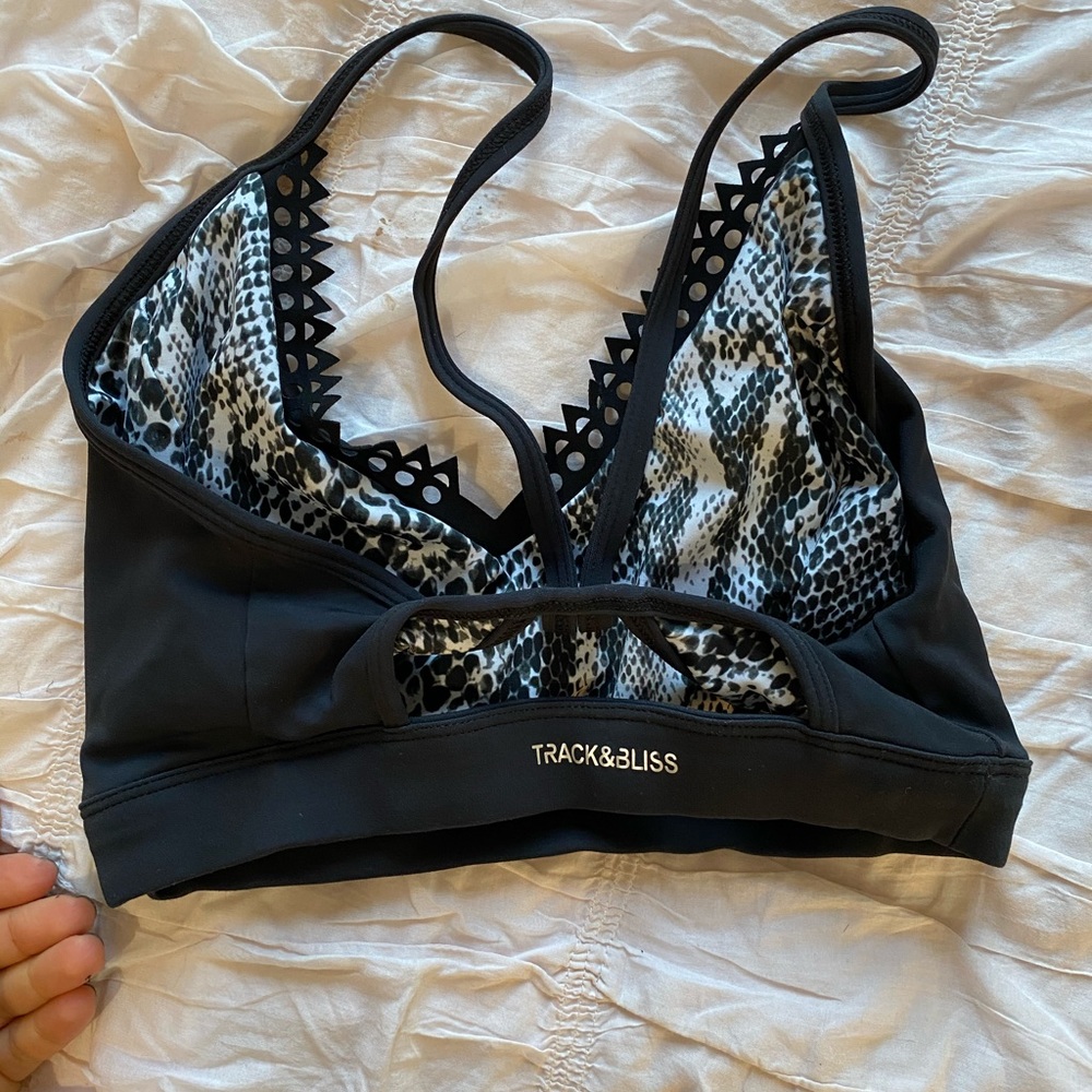 Track&Bliss Reversible Sports Bra - Picture 3 of 6